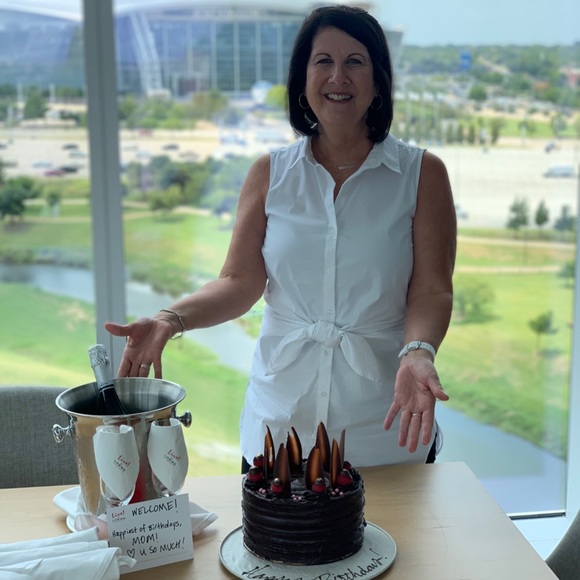 Meet your Posher, Susan - Picture 2 of 3